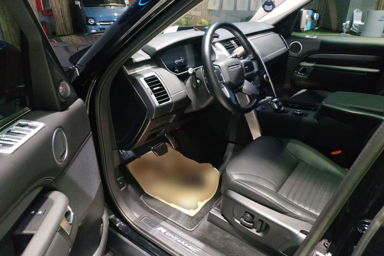 Used Land Rover Discovery 2023 Revised Version 360 PS R-Dynamic S Driver Seat