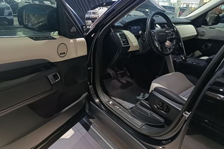 Used Land Rover Discovery 2023 Revised Version 360 PS R-Dynamic S Driver Seat
