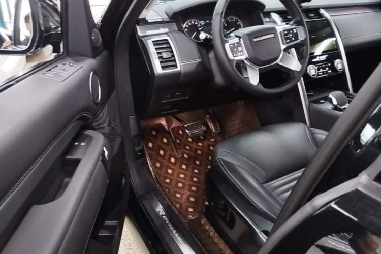 Used Land Rover Discovery 2023 Revised Version 360 PS R-Dynamic S Driver Seat