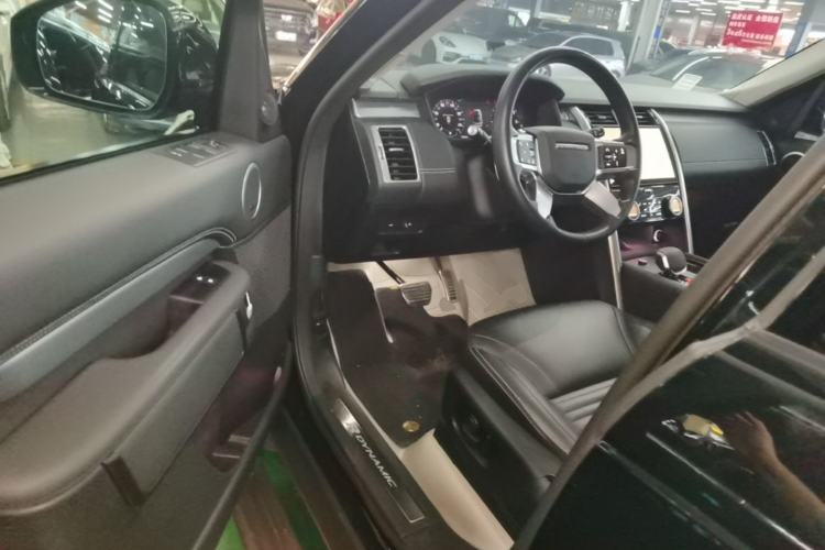 Used Land Rover Discovery 2023 Revised Version 360 PS R-Dynamic S Driver Seat