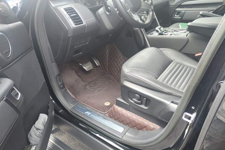 Used Land Rover Discovery 2023 Revised Version 360 PS R-Dynamic S Driver Seat