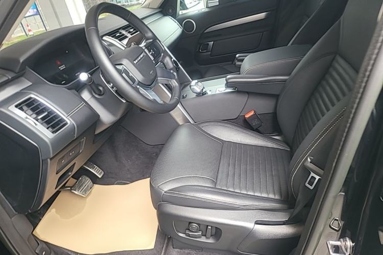 Used Land Rover Discovery 2023 Revised Version 360 PS R-Dynamic S Driver Seat