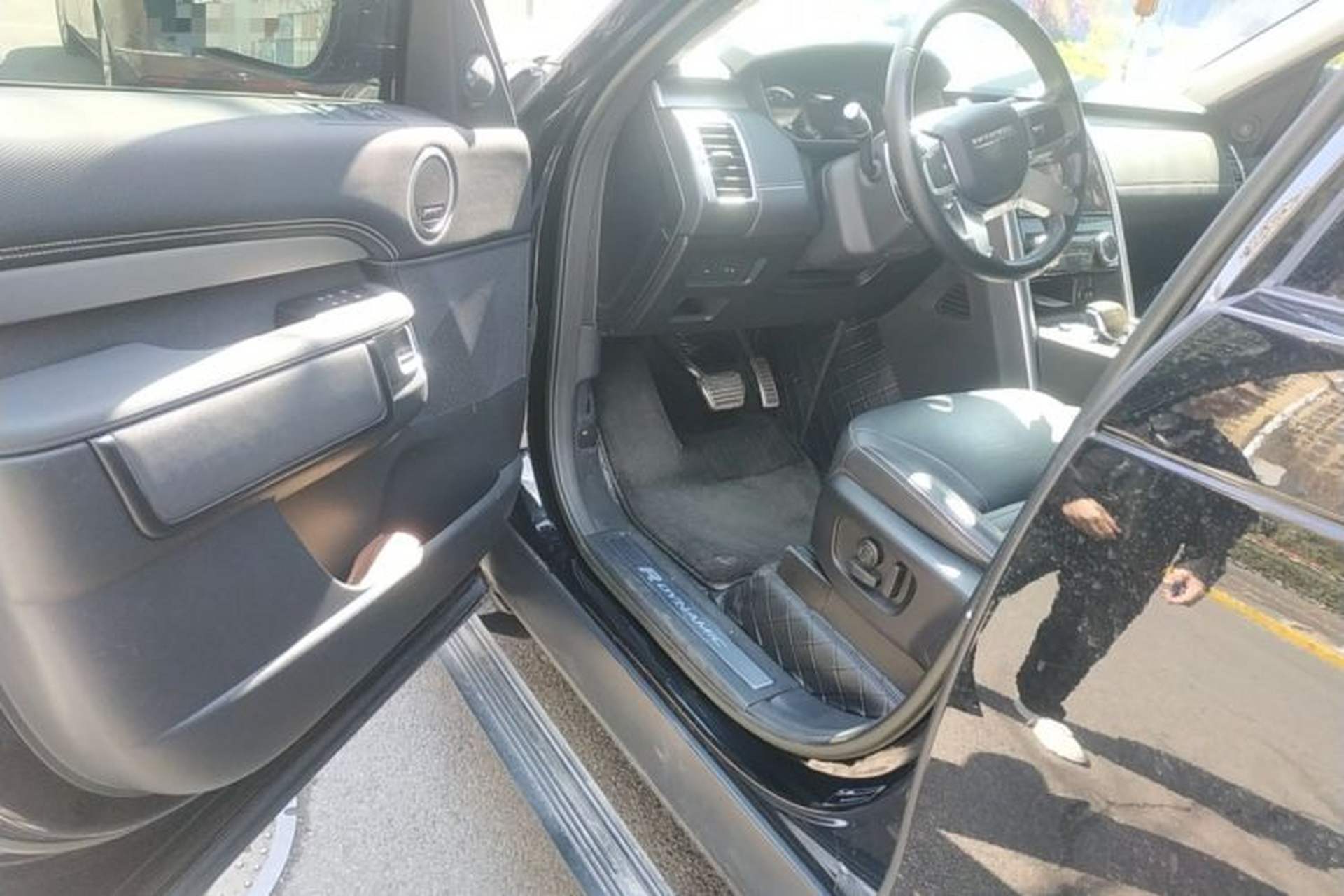 Used Land Rover Discovery 2023 Restyled 360 PS R-Dynamic SE Driver Seat