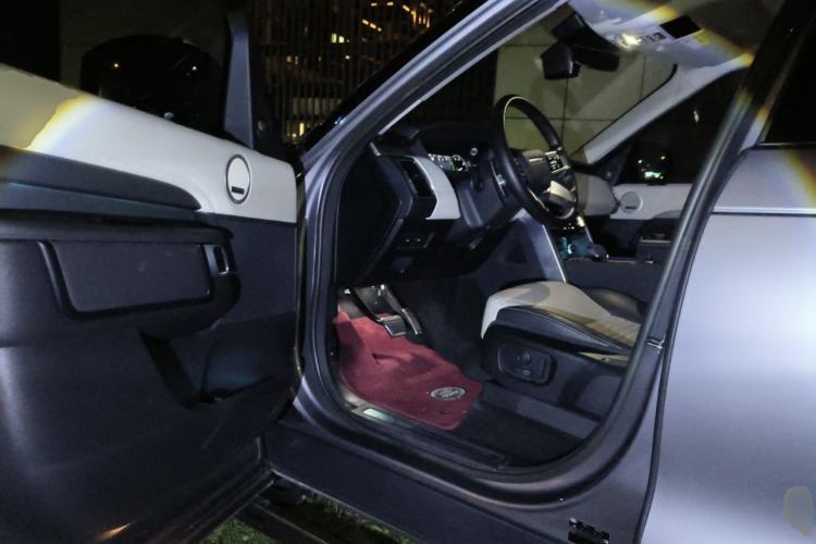 Used Land Rover Discovery 2023 360 PS R-Dynamic S Driver Seat