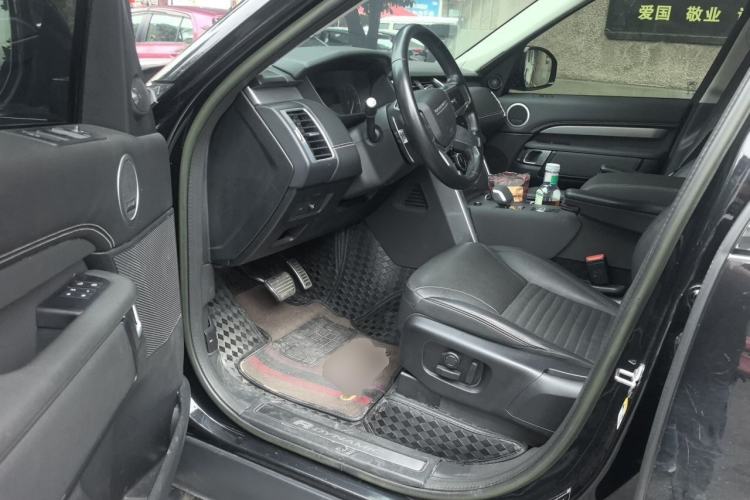 Used Land Rover Discovery 2023 360 PS R-Dynamic S Driver Seat