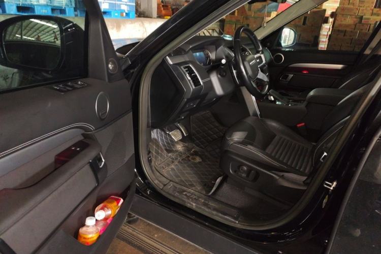 Used Land Rover Discovery 2023 360 PS R-Dynamic S Driver Seat