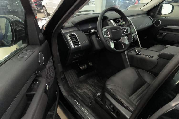 Used Land Rover Discovery 2023 Restyled 360 PS R-Dynamic SE Driver Seat