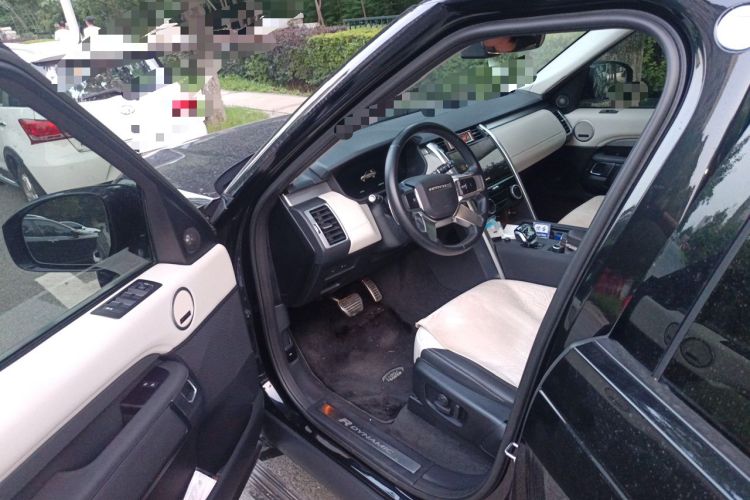 Used Land Rover Discovery 2023 360 PS R-Dynamic S Driver Seat