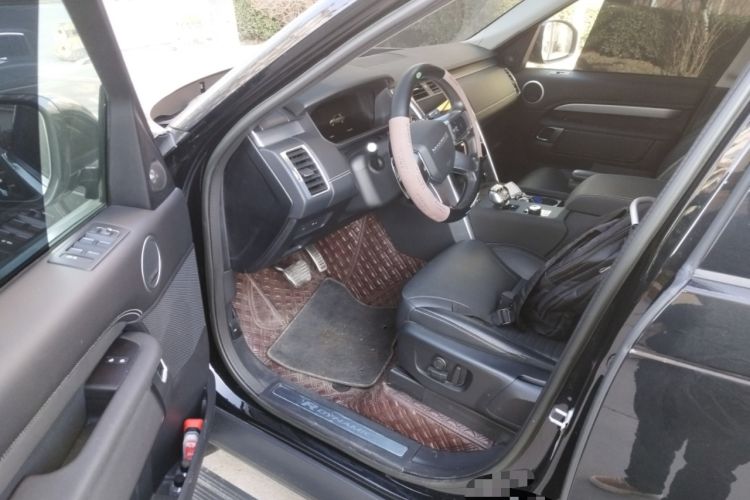 Used Land Rover Discovery 2023 Revised Version 360 PS R-Dynamic S Driver Seat