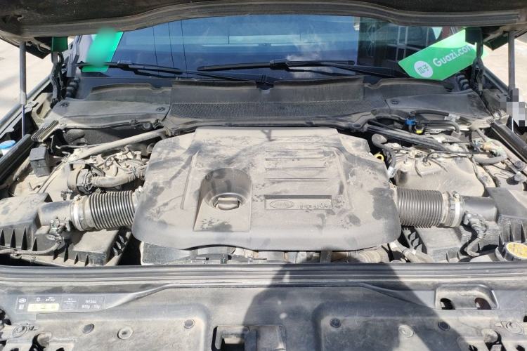 Used Land Rover Discovery 2023 Revised Version 360 PS R-Dynamic S Engine Bay