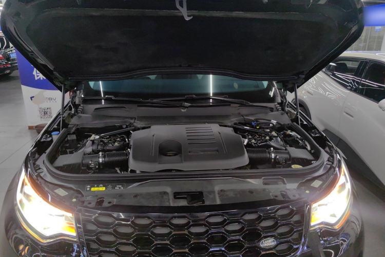 Used Land Rover Discovery 2023 360 PS R-Dynamic S Engine Bay