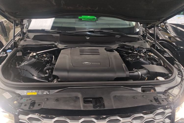 Used Land Rover Discovery 2023 Facelift 300PS S Engine Bay