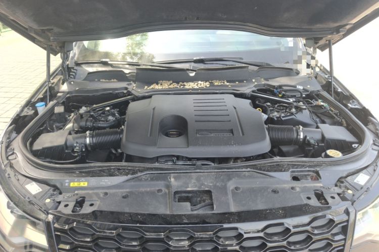 Used Land Rover Discovery 2023 Revised Version 360 PS R-Dynamic S Engine Bay