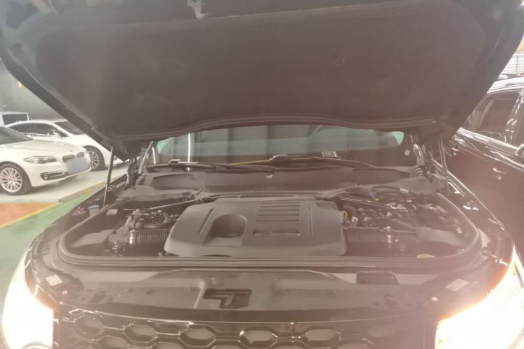Used Land Rover Discovery 2023 Revised Version 360 PS R-Dynamic S Engine Bay
