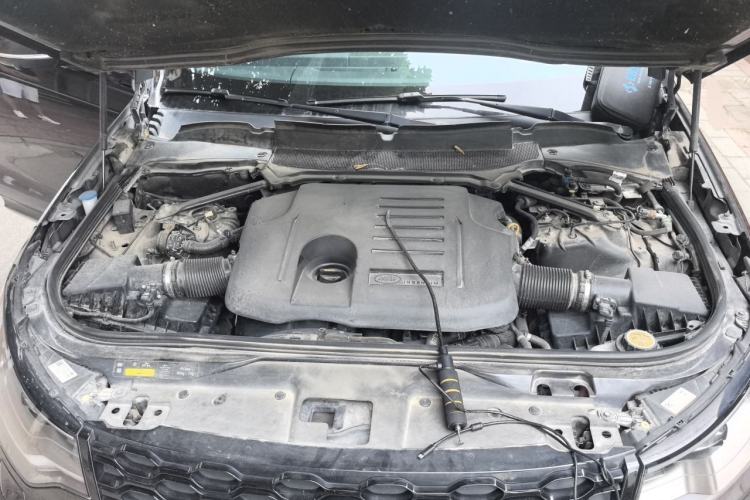 Used Land Rover Discovery 2023 360 PS R-Dynamic S Engine Bay