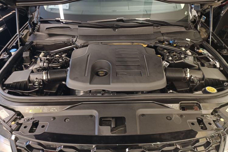 Used Land Rover Discovery 2023 360 PS R-Dynamic S Engine Bay