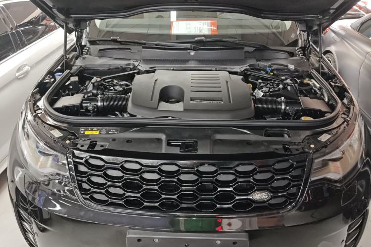 Used Land Rover Discovery 2023 Revised Version 360 PS R-Dynamic S Engine Bay