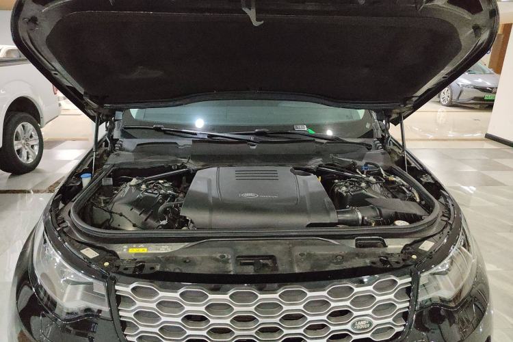 Used Land Rover Discovery 2023 Facelift 300PS S Engine Bay
