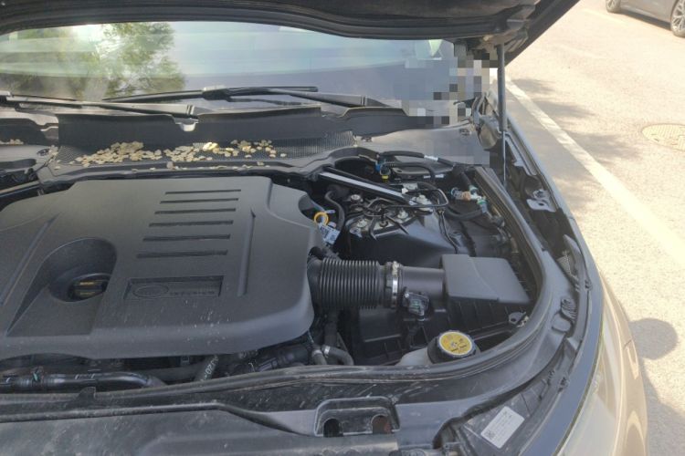 Used Land Rover Discovery 2023 Revised Version 360 PS R-Dynamic S Engine Bay Left