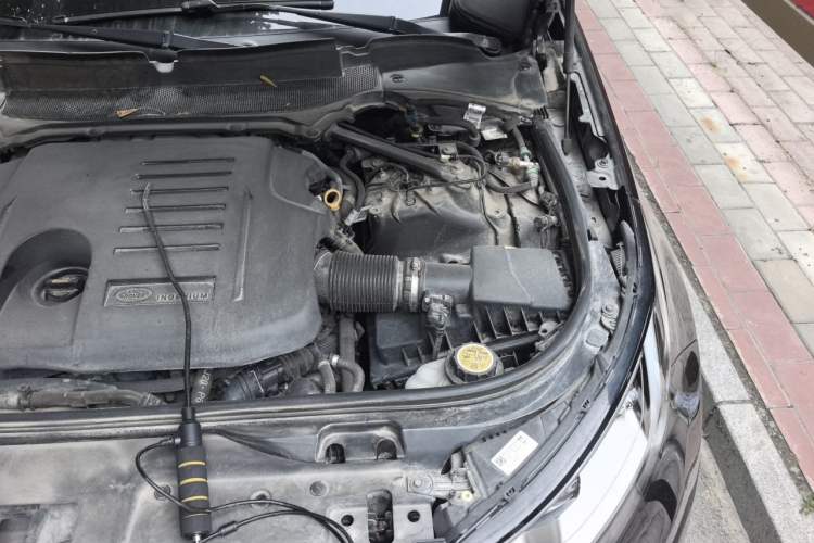 Used Land Rover Discovery 2023 360 PS R-Dynamic S Engine Bay Left