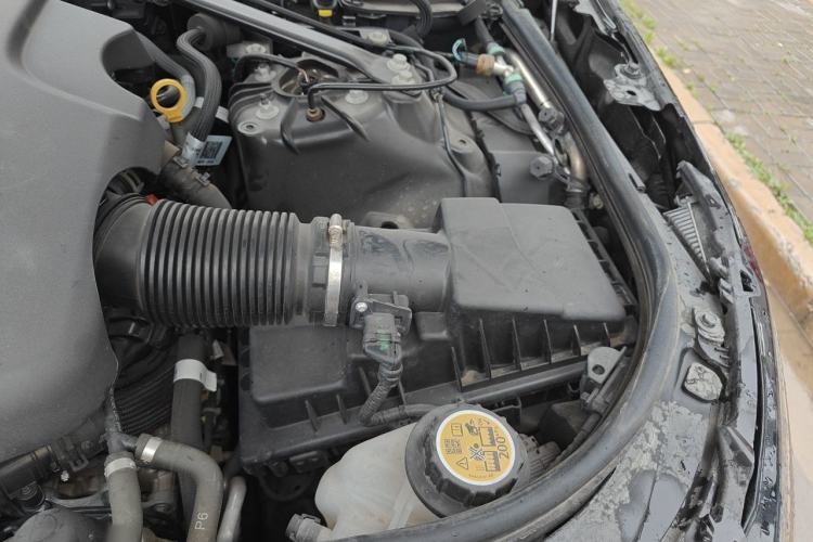 Used Land Rover Discovery 2023 360 PS R-Dynamic S Engine Bay Left
