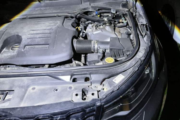 Used Land Rover Discovery 2023 360 PS R-Dynamic S Engine Bay Left