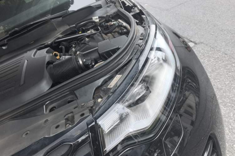 Used Land Rover Discovery 2023 360 PS R-Dynamic S Engine Bay Left