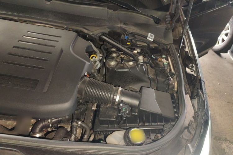 Used Land Rover Discovery 2023 360 PS R-Dynamic S Engine Bay Left