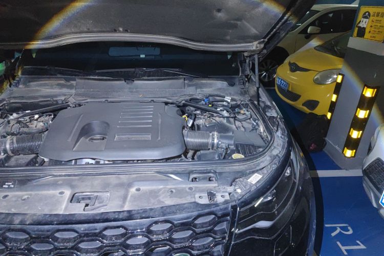 Used Land Rover Discovery 2023 Revised Version 360 PS R-Dynamic S Engine Bay Left