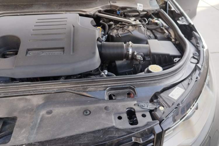 Used Land Rover Discovery 2023 Revised Version 360 PS R-Dynamic S Engine Bay Left