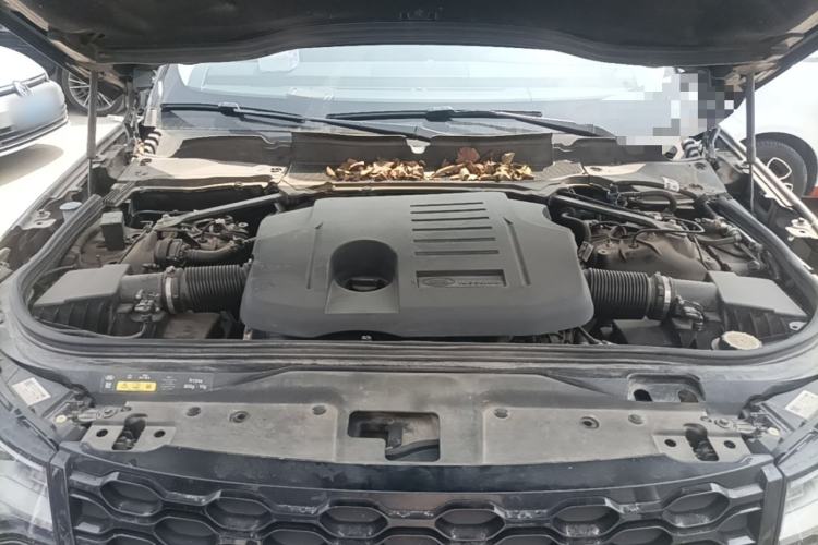 Used Land Rover Discovery 2023 Revised Version 360 PS R-Dynamic S Engine Bay