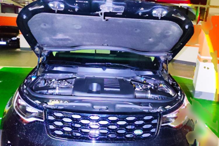 Used Land Rover Discovery 2023 Revised Version 360 PS R-Dynamic S Engine Bay