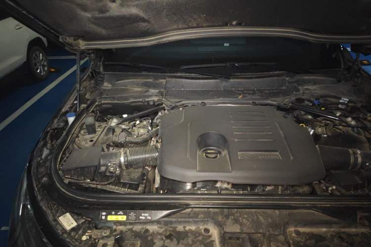 Used Land Rover Discovery 2023 Revised Version 360 PS R-Dynamic S Engine Bay Right