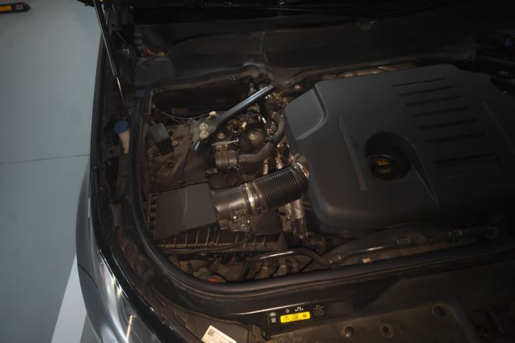 Used Land Rover Discovery 2023 Revised Version 360 PS R-Dynamic S Engine Bay Right