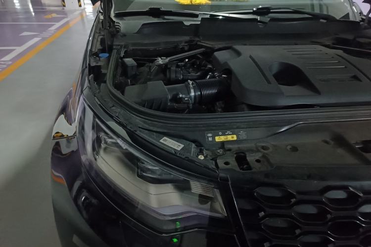Used Land Rover Discovery 2023 360 PS R-Dynamic S Engine Bay Right