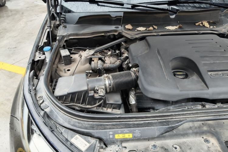 Used Land Rover Discovery 2023 Revised Version 360 PS R-Dynamic S Engine Bay Right