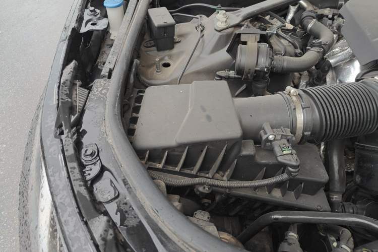 Used Land Rover Discovery 2023 360 PS R-Dynamic S Engine Bay Right