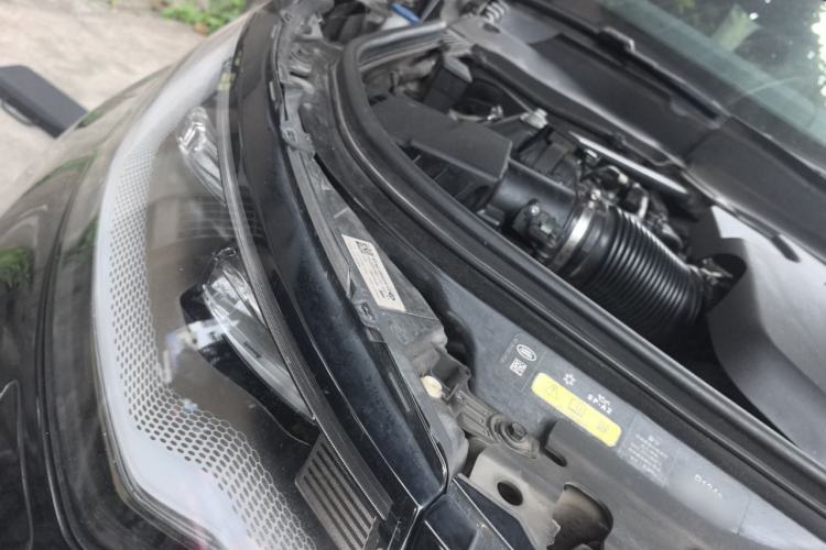Used Land Rover Discovery 2023 360 PS R-Dynamic S Engine Bay Right
