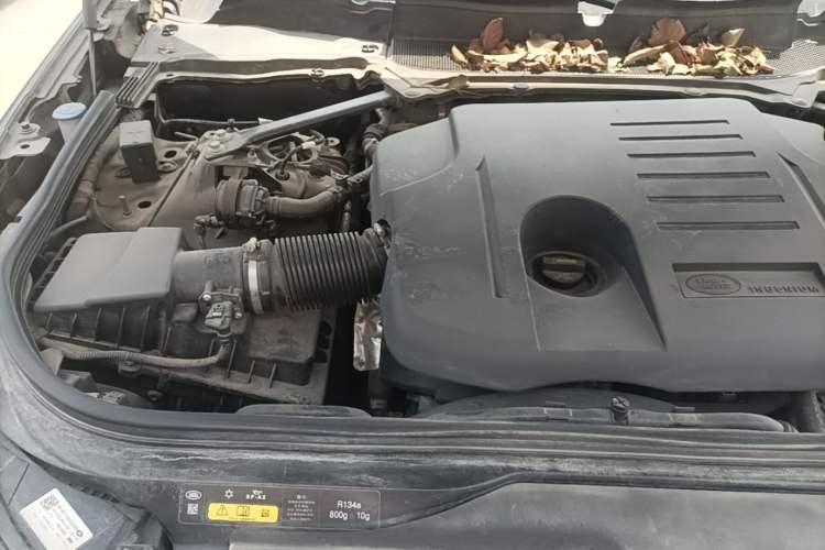 Used Land Rover Discovery 2023 Revised Version 360 PS R-Dynamic S Engine Bay Right