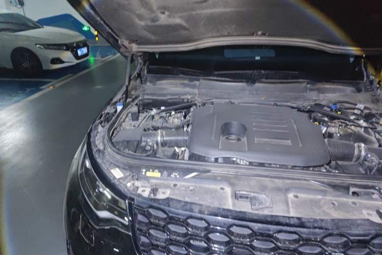 Used Land Rover Discovery 2023 Revised Version 360 PS R-Dynamic S Engine Bay Right
