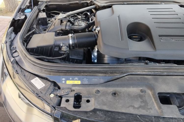 Used Land Rover Discovery 2023 Revised Version 360 PS R-Dynamic S Engine Bay Right