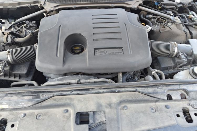Used Land Rover Discovery 2023 360 PS R-Dynamic S Engine Bay