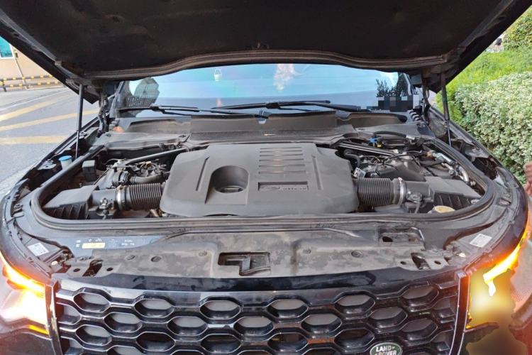 Used Land Rover Discovery 2023 360 PS R-Dynamic SE Engine Bay