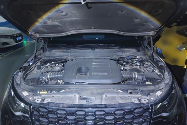 Used Land Rover Discovery 2023 Revised Version 360 PS R-Dynamic S Engine Bay