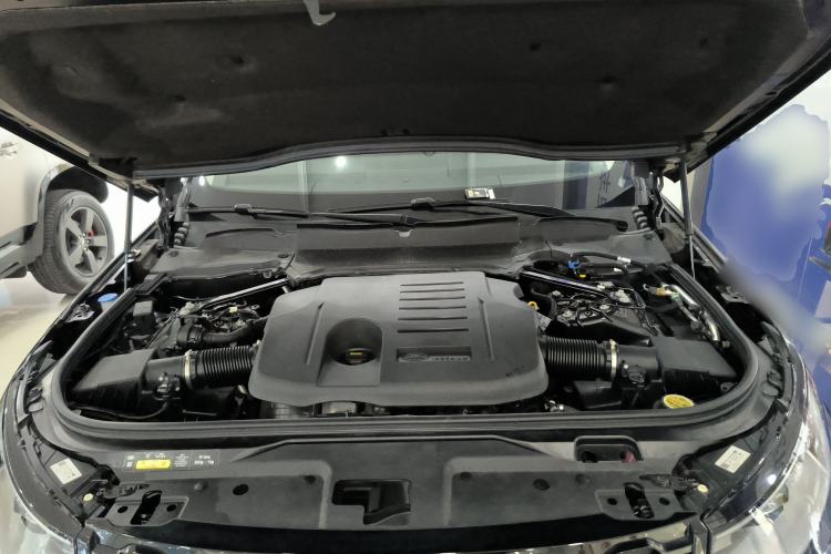 Used Land Rover Discovery 2023 Restyled 360 PS R-Dynamic SE Engine Bay