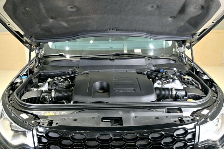 Used Land Rover Discovery 2023 Restyled 360 PS R-Dynamic SE Engine Bay