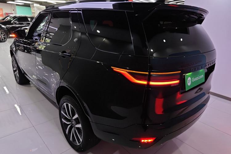 Used Land Rover Discovery 2023 Restyled 360 PS R-Dynamic SE Exterior 2