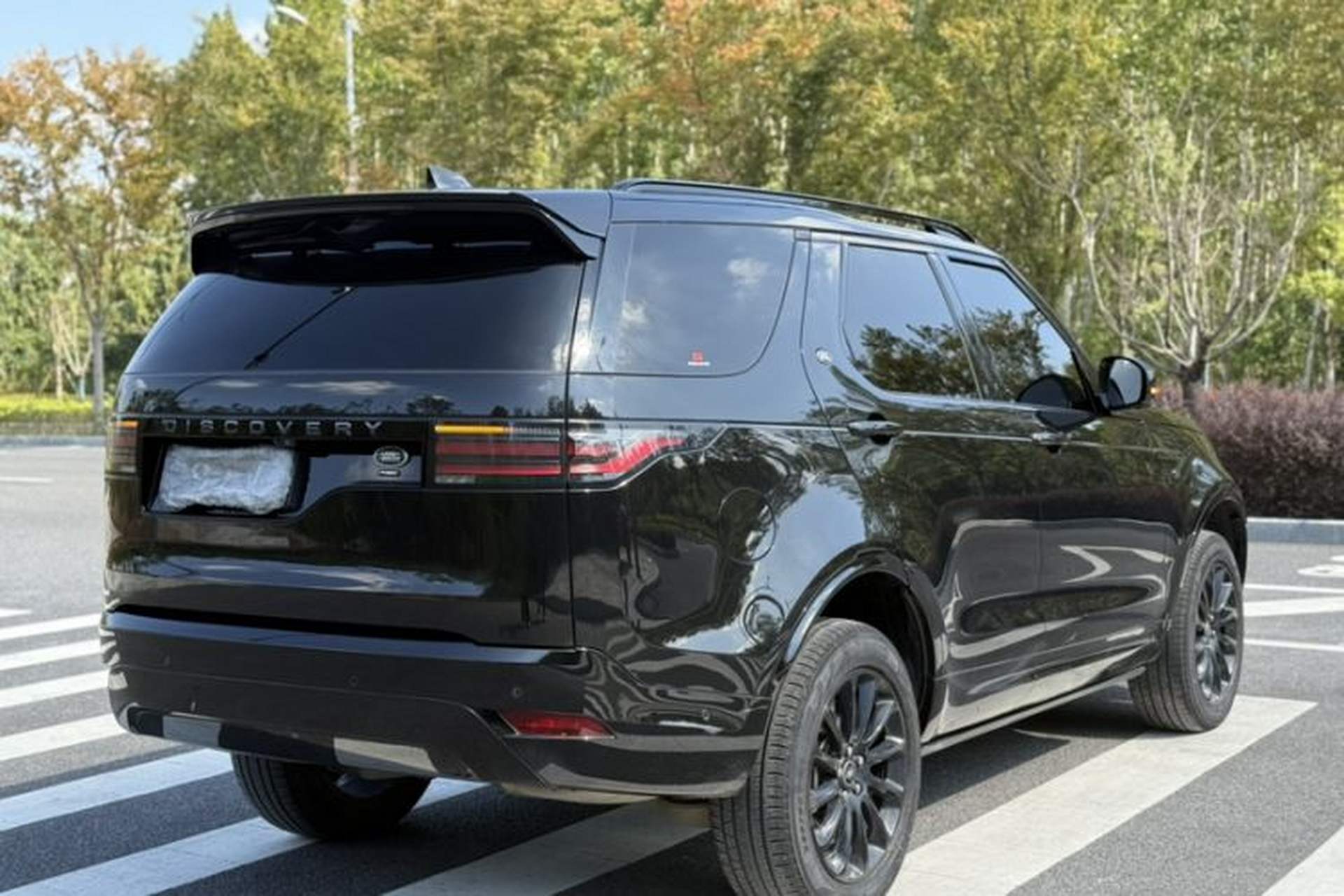 Used Land Rover Discovery 2023 360 PS R-Dynamic S Exterior 3