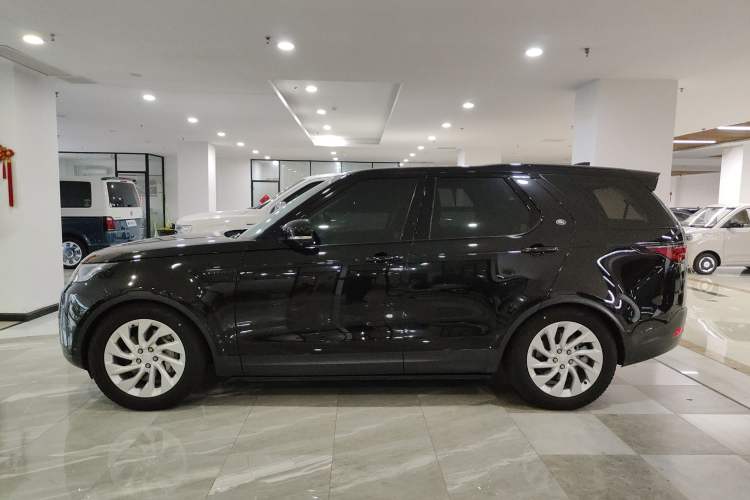 Used Land Rover Discovery 2023 Facelift 300PS S Exterior 3