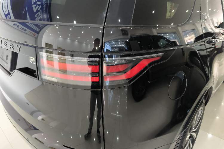 Used Land Rover Discovery 2023 Restyled 360 PS R-Dynamic SE Exterior 3